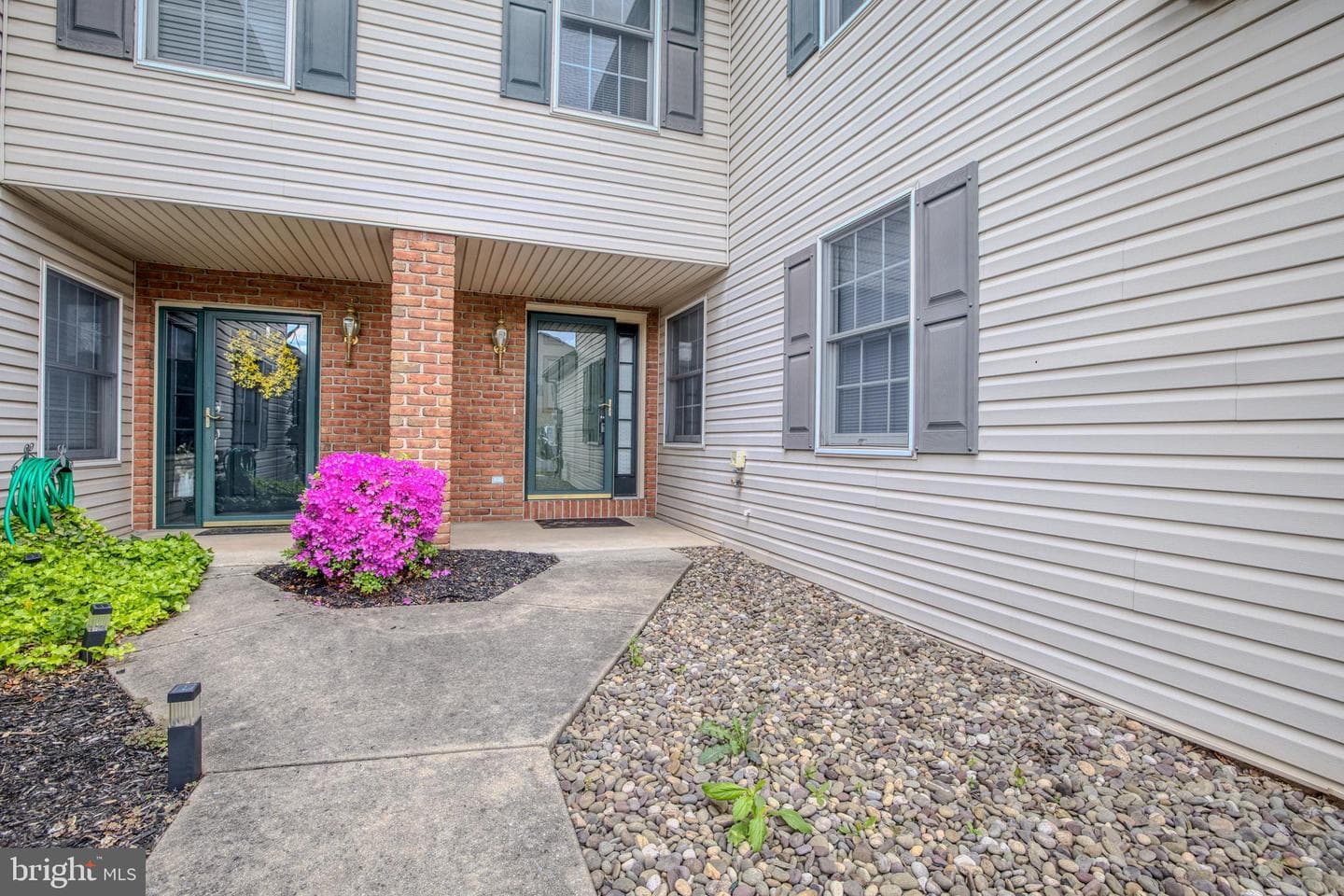 886 Woodridge Drive photo 3