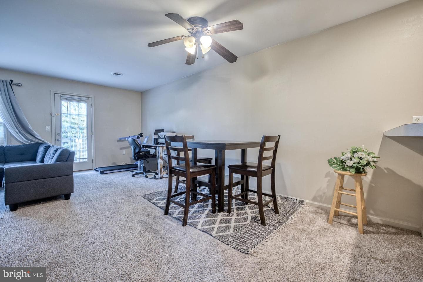 886 Woodridge Drive photo 5
