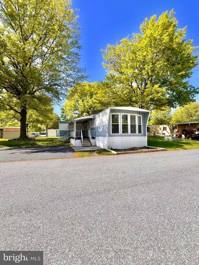 119 Andrew Drive photo 3