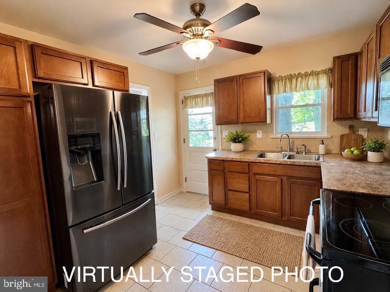 610 Georgian Place photo 10