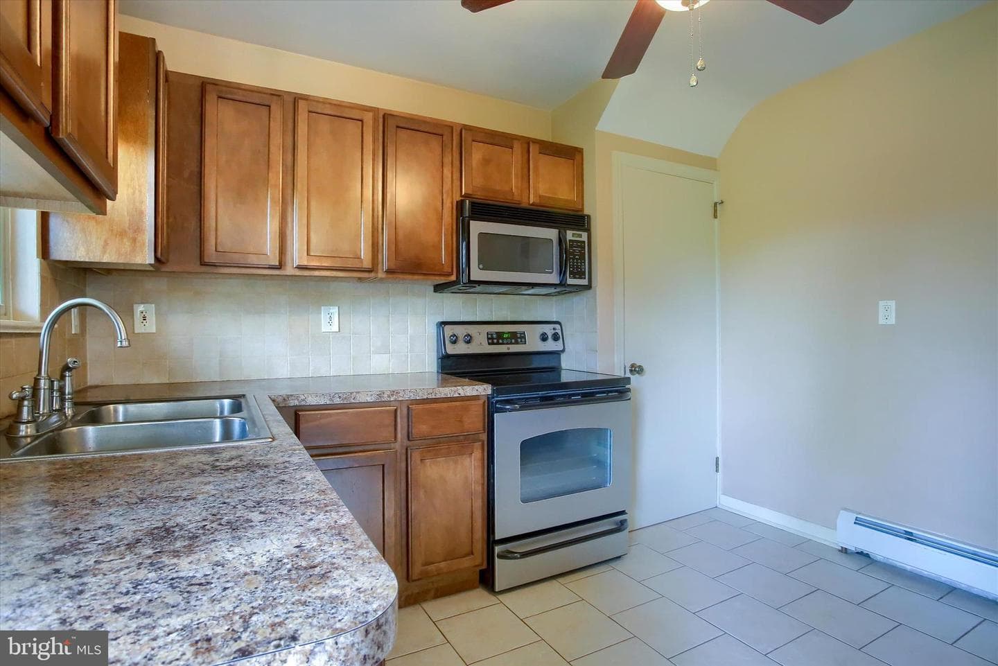 610 Georgian Place photo 11