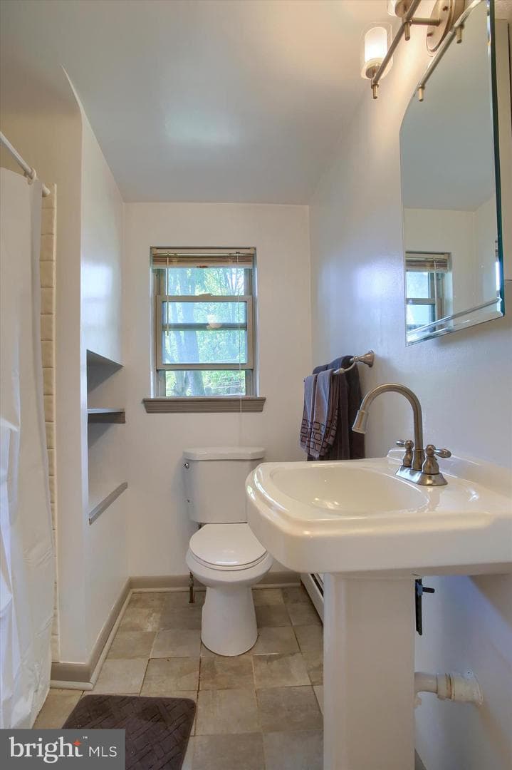 610 Georgian Place photo 24