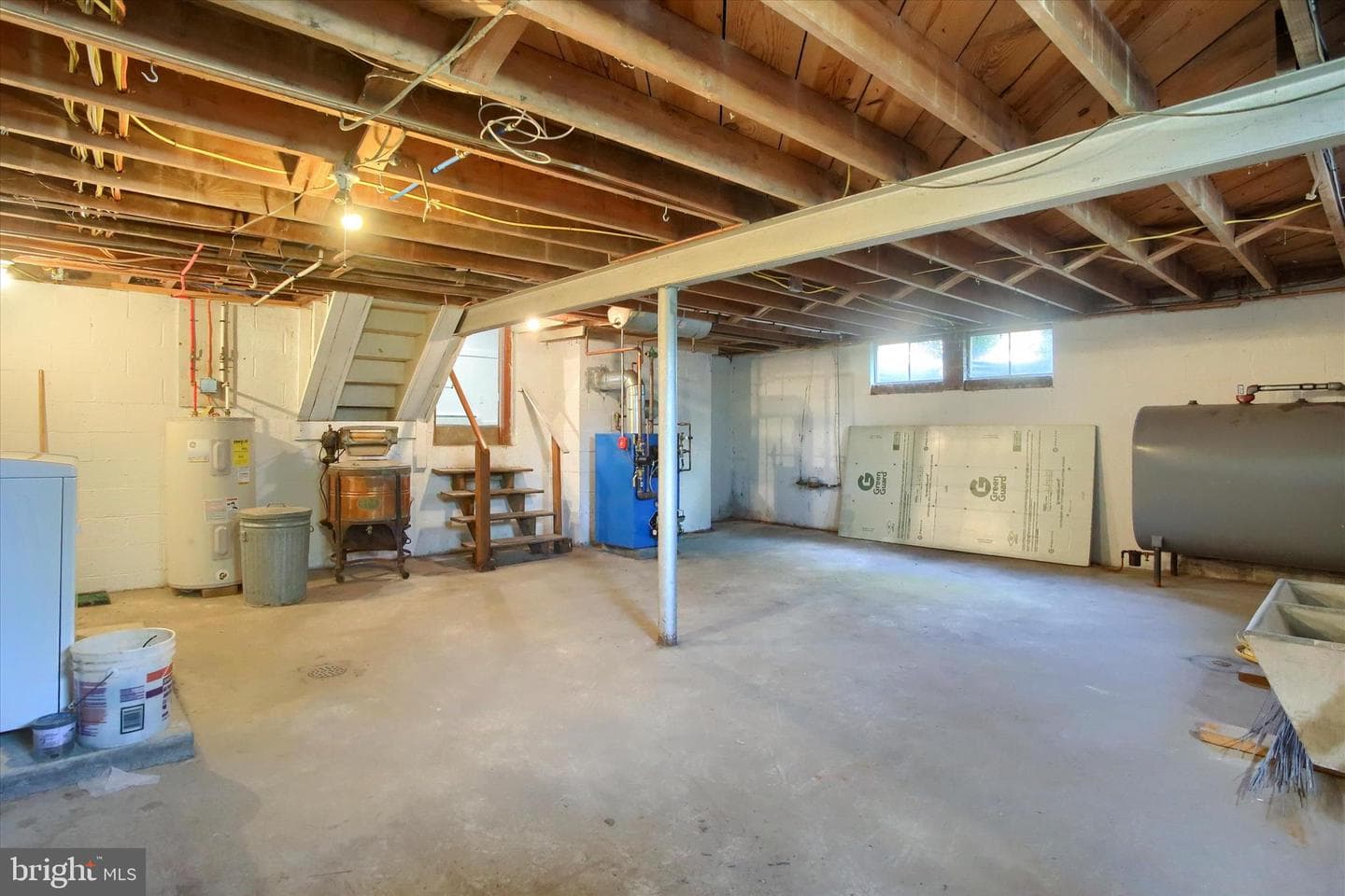 610 Georgian Place photo 32
