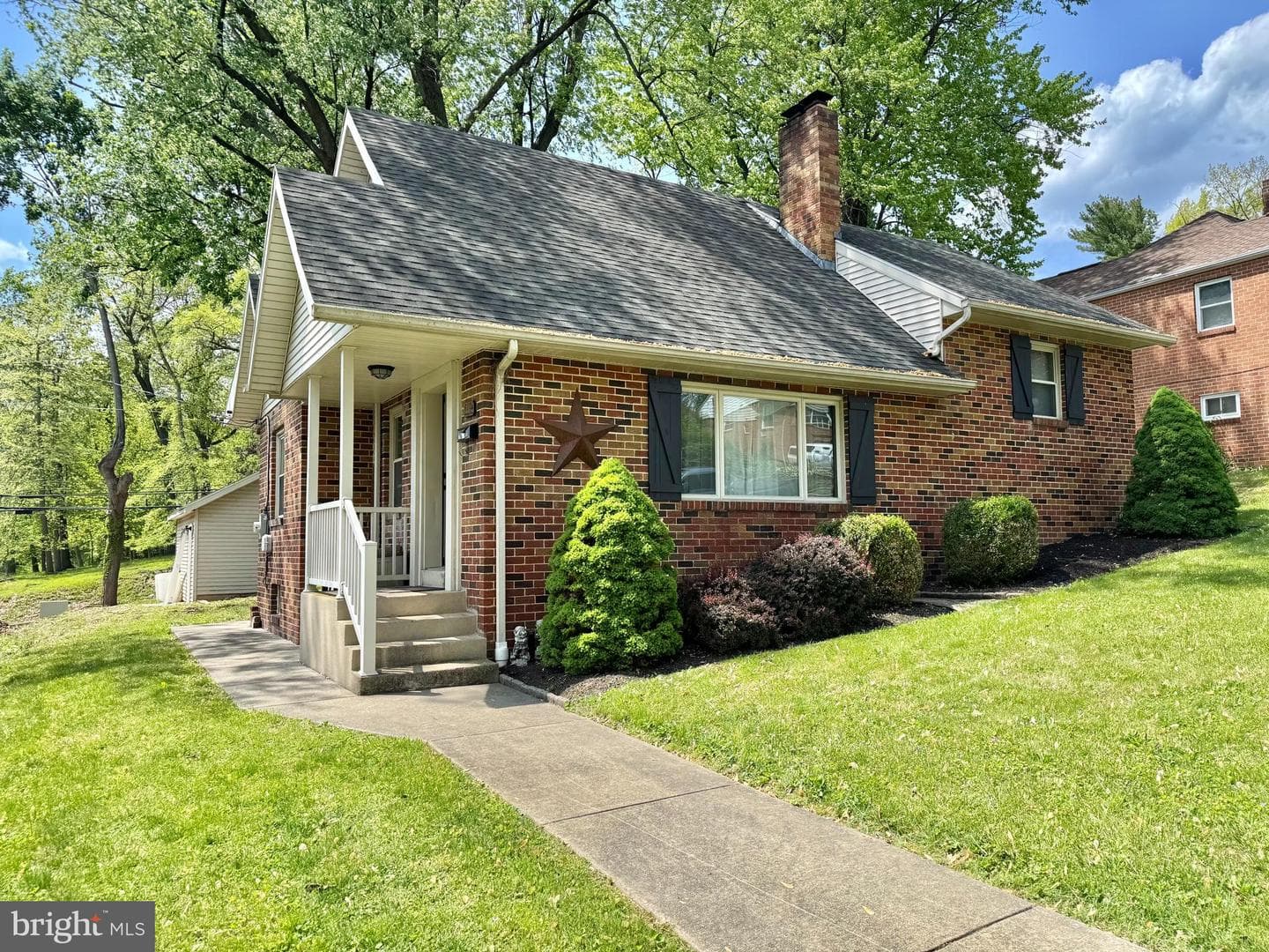 610 Georgian Place photo 35