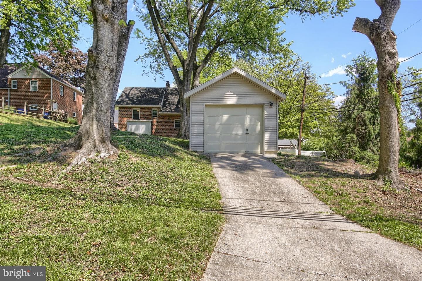 610 Georgian Place photo 40