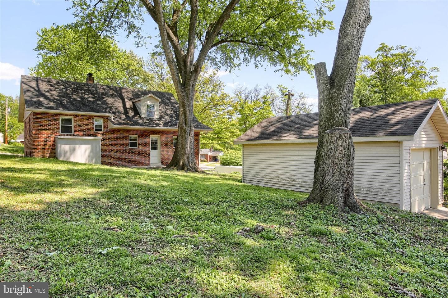 610 Georgian Place photo 43