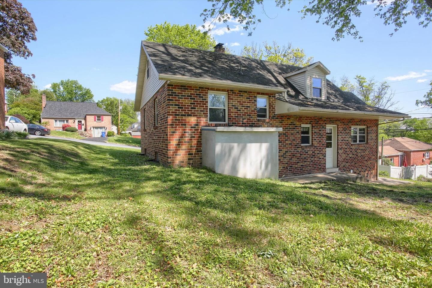 610 Georgian Place photo 45