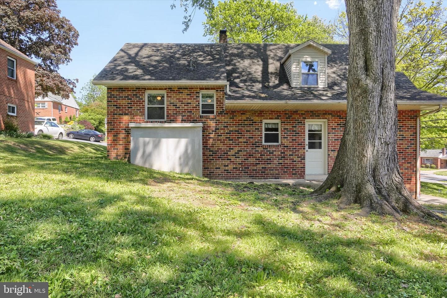 610 Georgian Place photo 46
