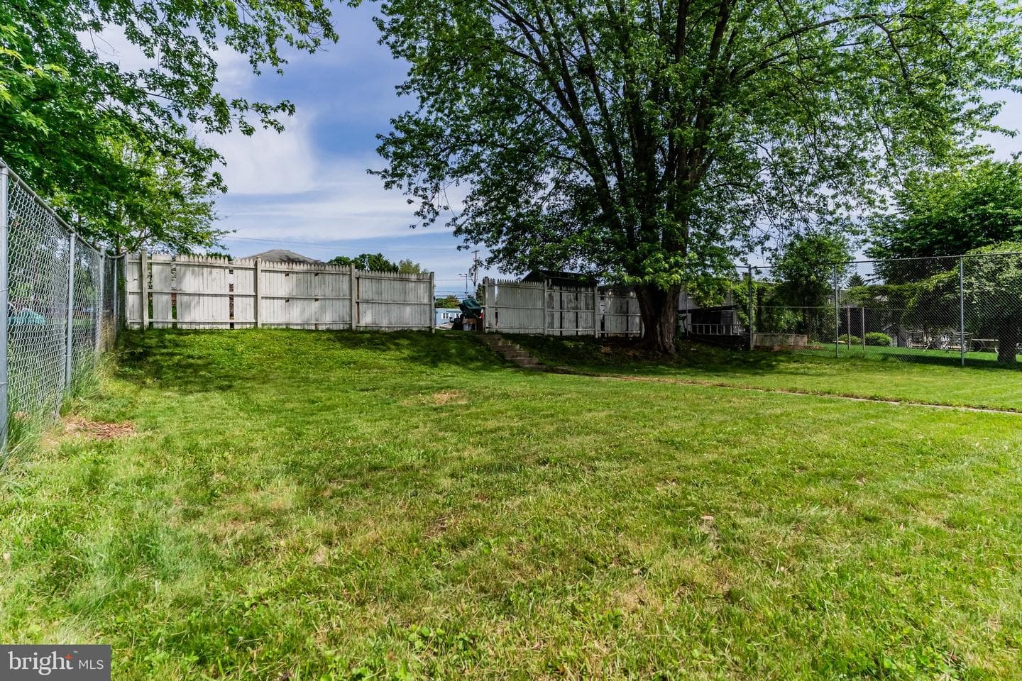 1231 E Caracas Avenue photo 21