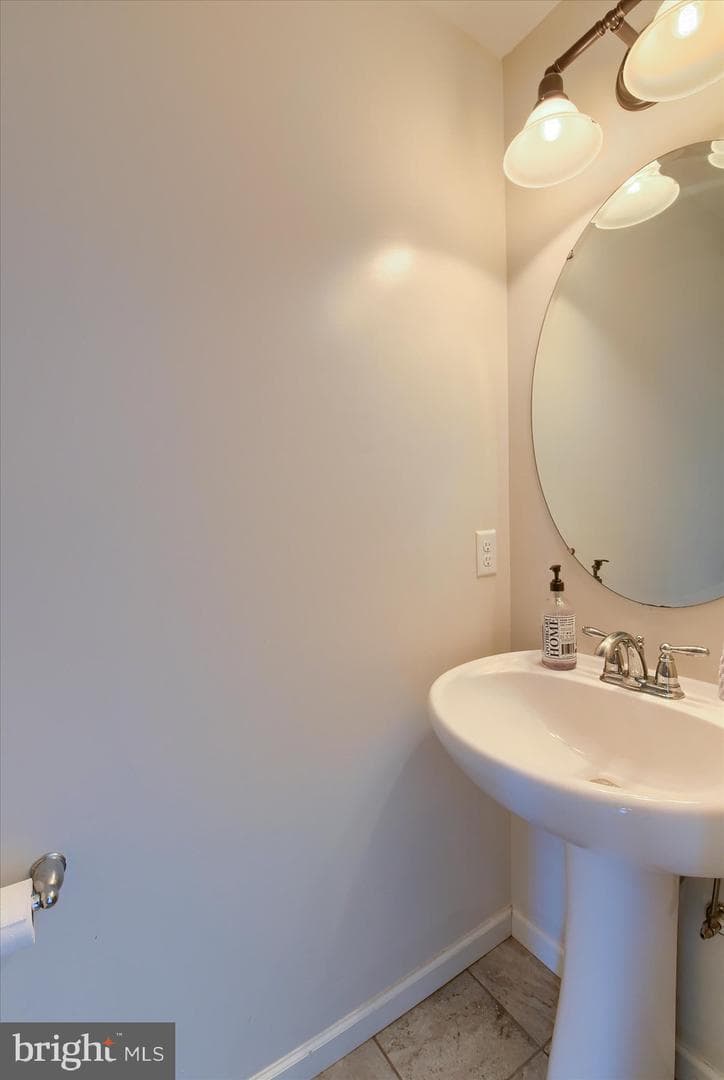 7050 Beaver Spring Road photo 8