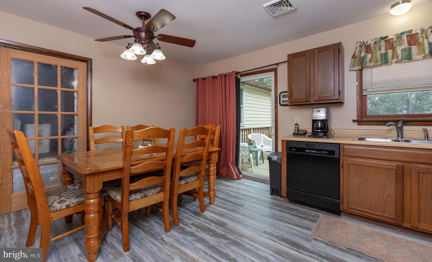 124 Evergreen Street photo 9