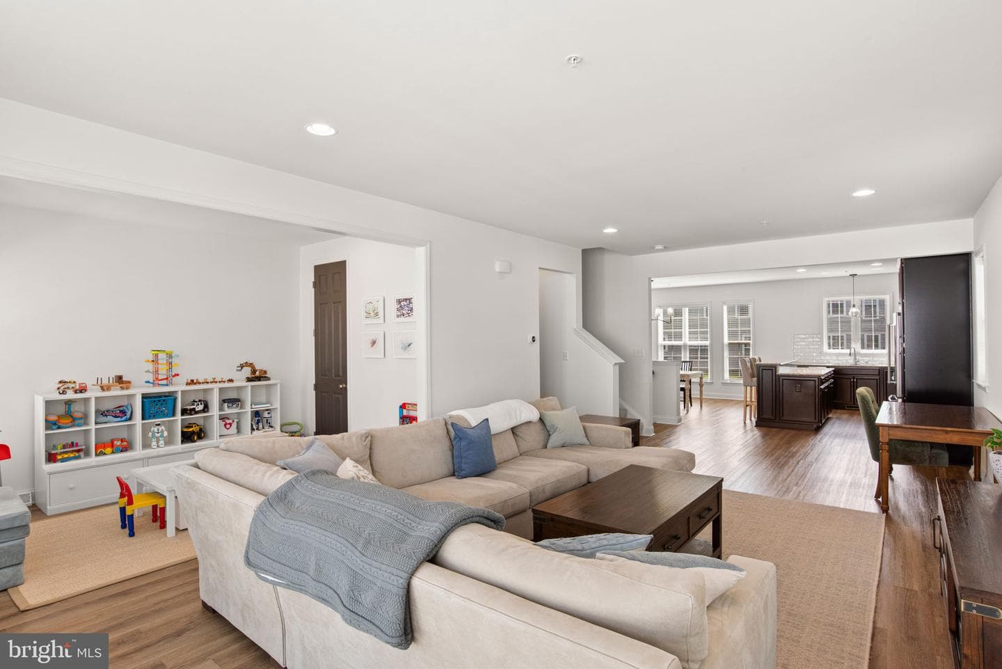541 Fawn Lane photo 10