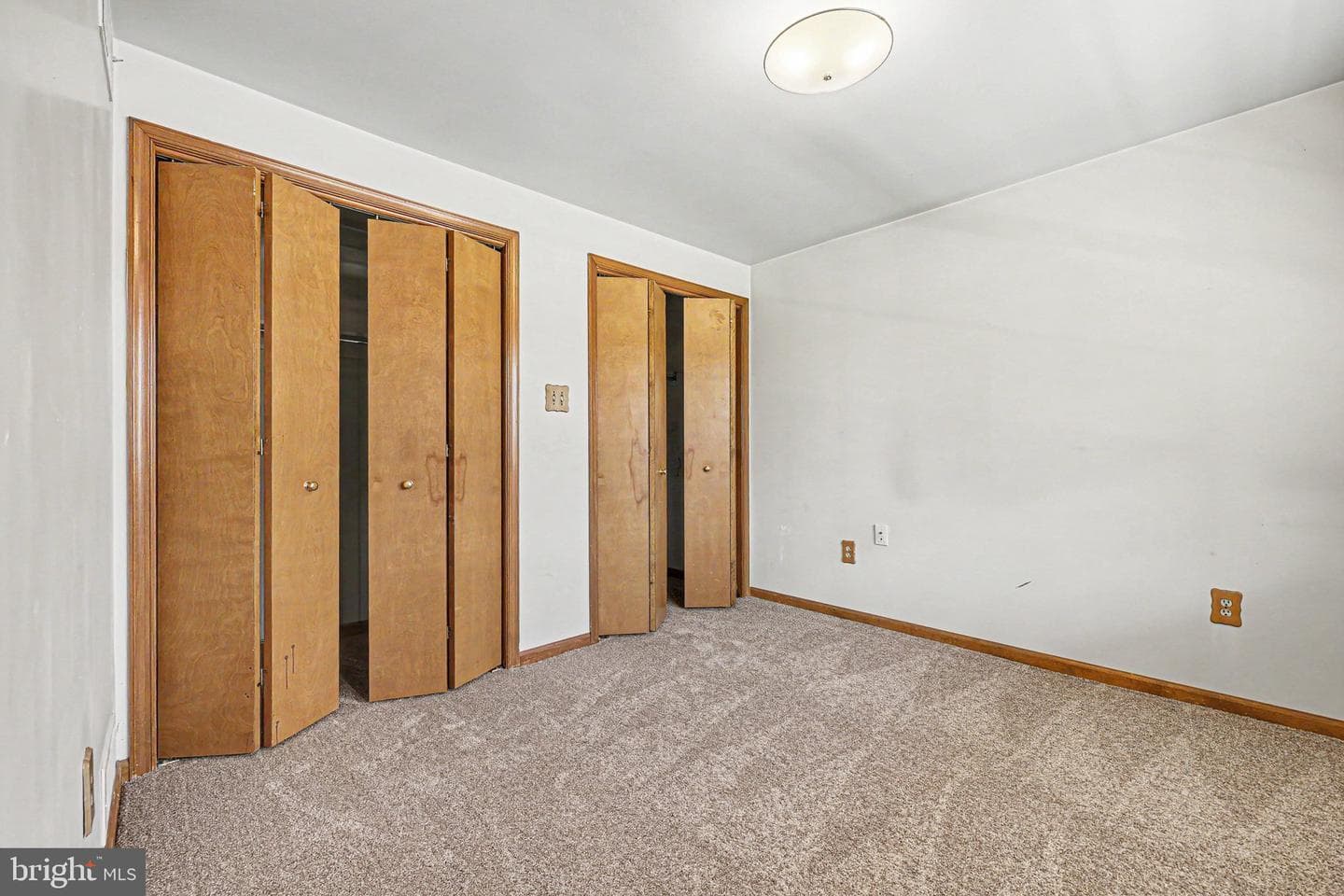 802 Leeds Court photo 10