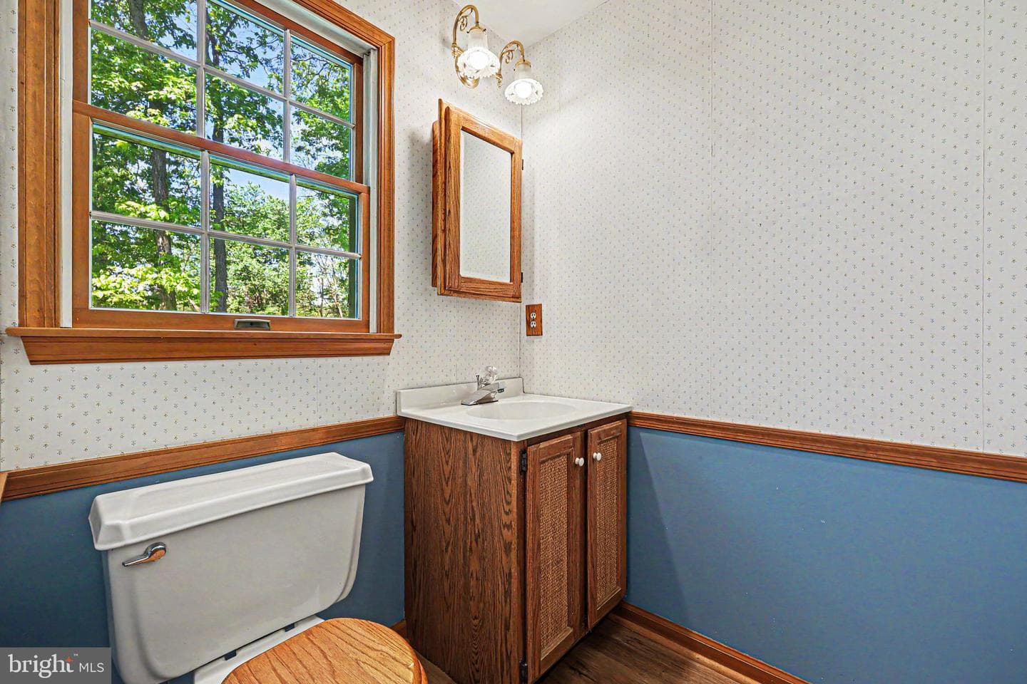 802 Leeds Court photo 14
