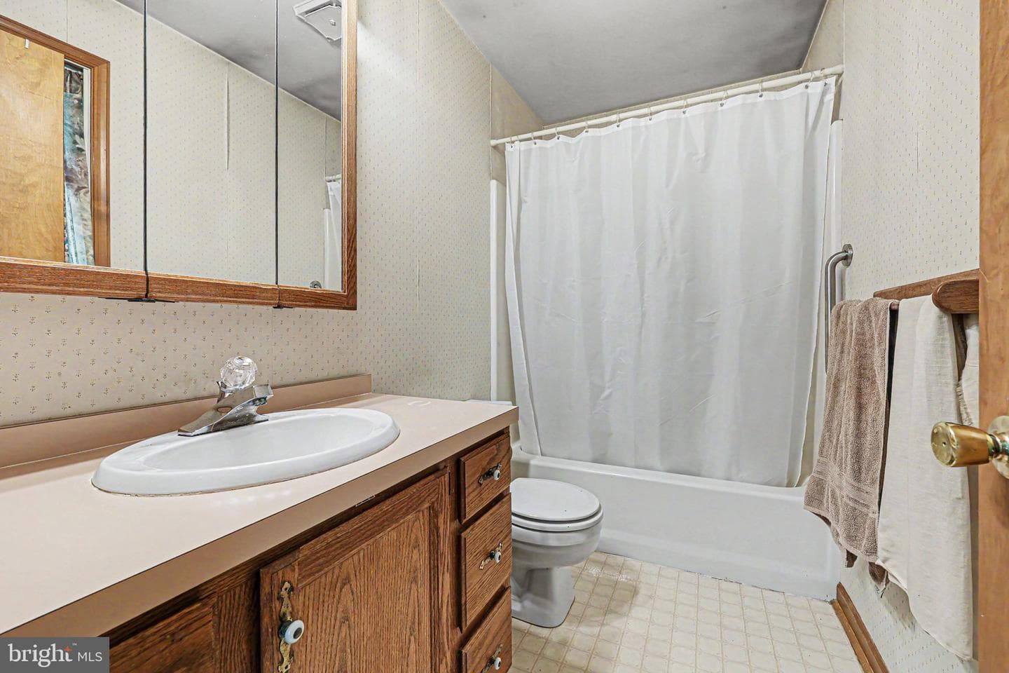 802 Leeds Court photo 15