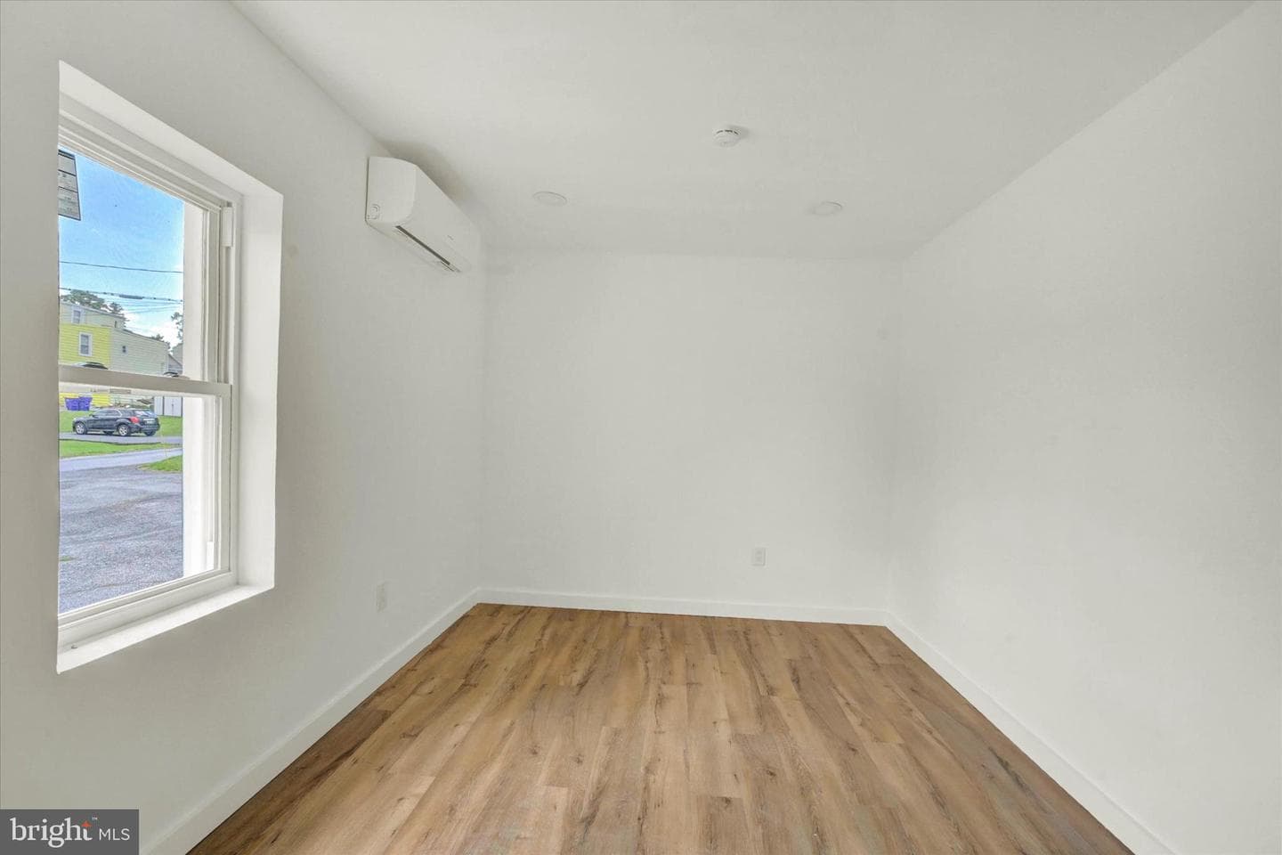 2205 Clayton Avenue photo 3