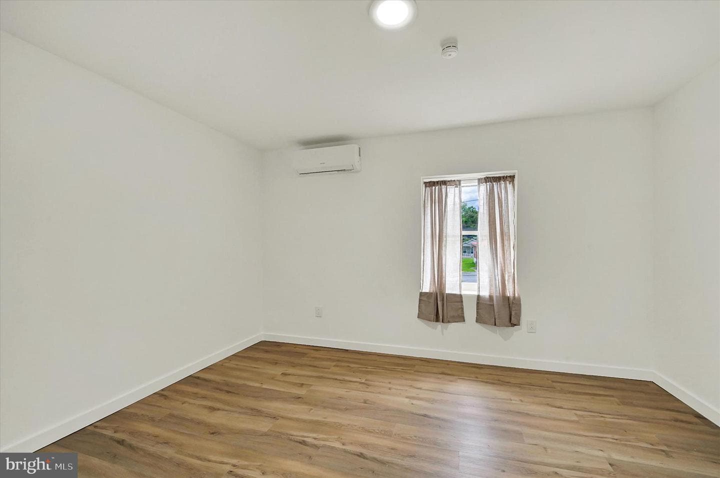2205 Clayton Avenue photo 8