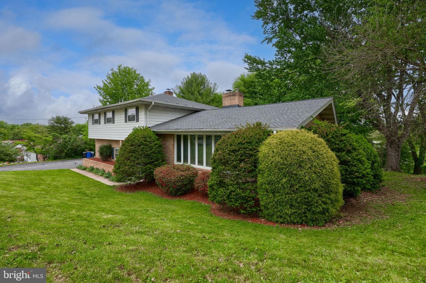 632 Adelia Street photo 2