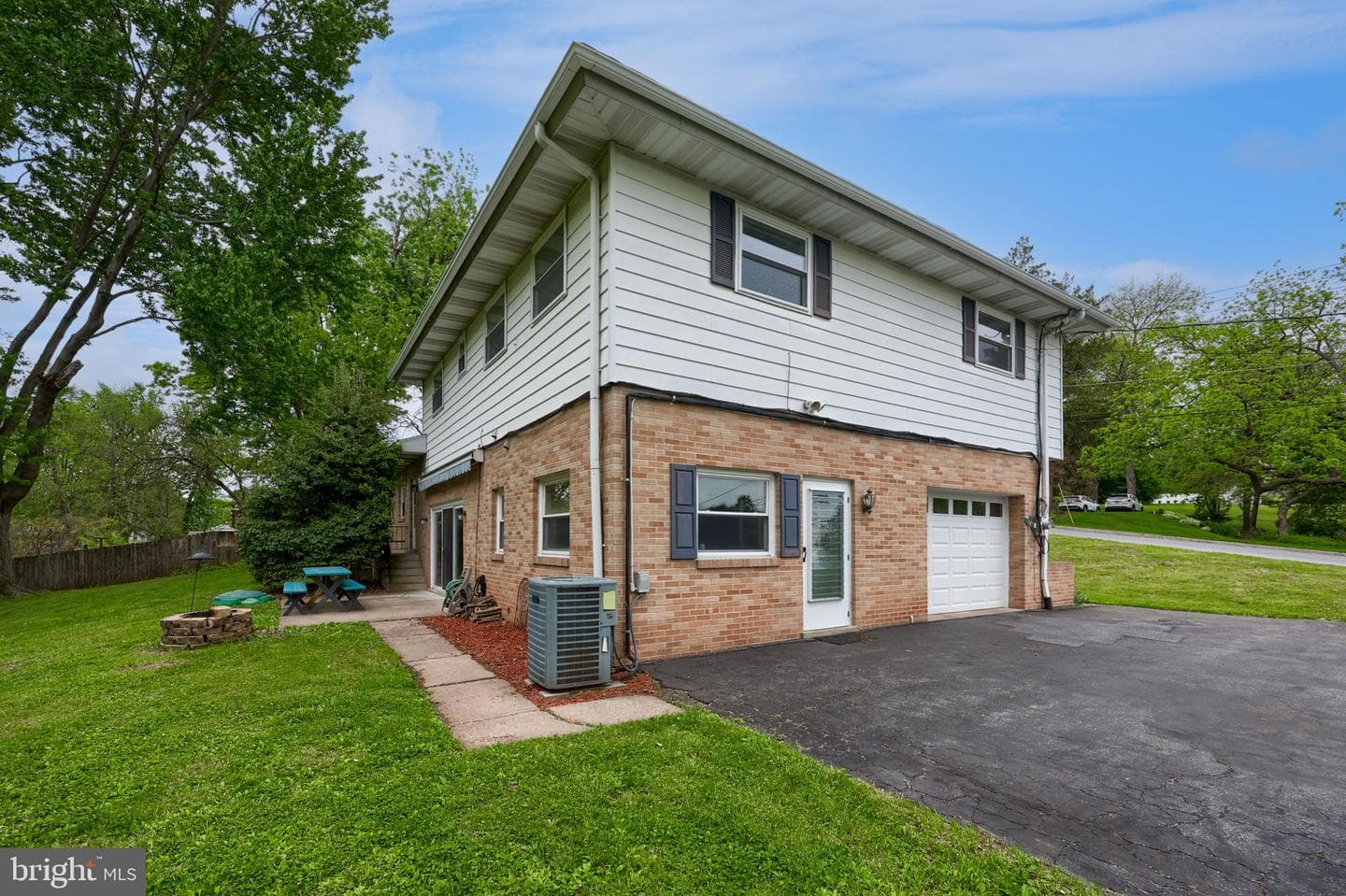 632 Adelia Street photo 52