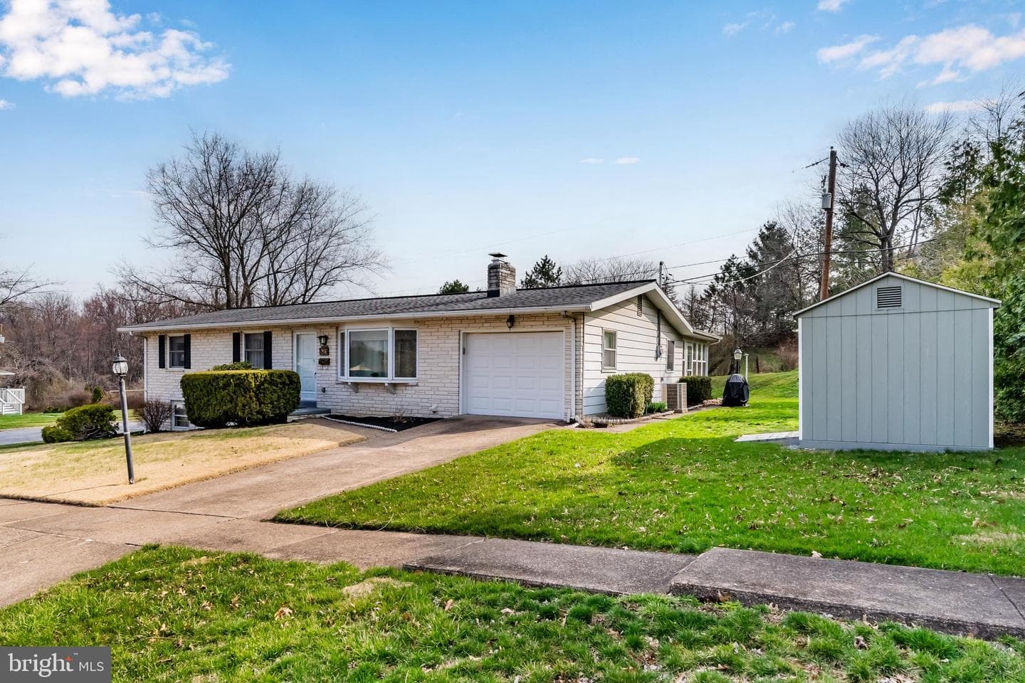 523 Hastings Drive photo 2