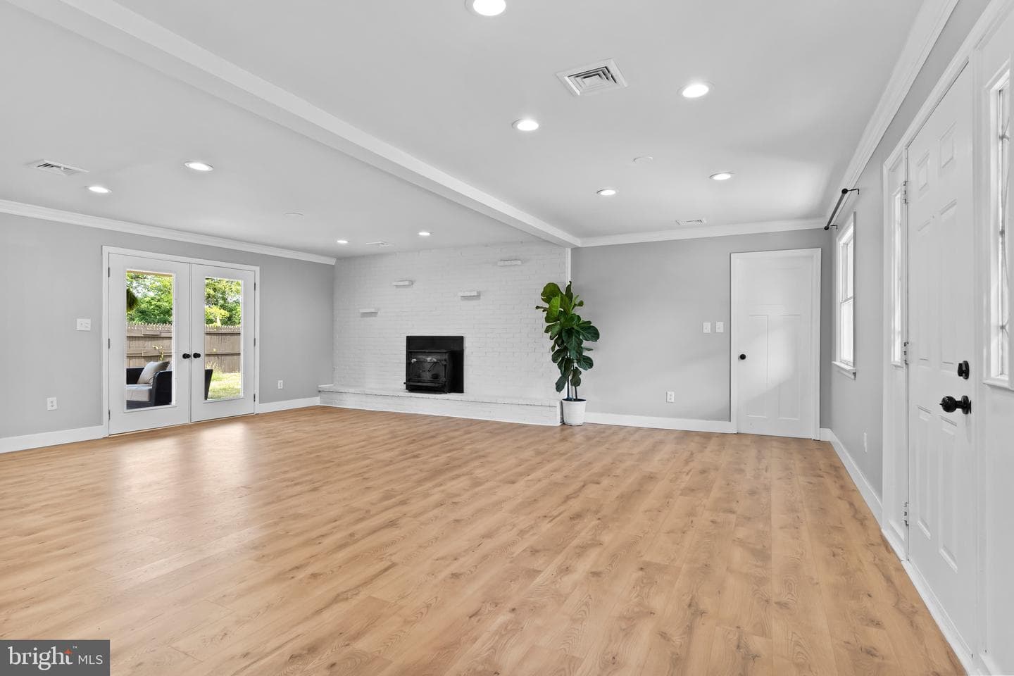 2111 Sycamore Drive photo 15