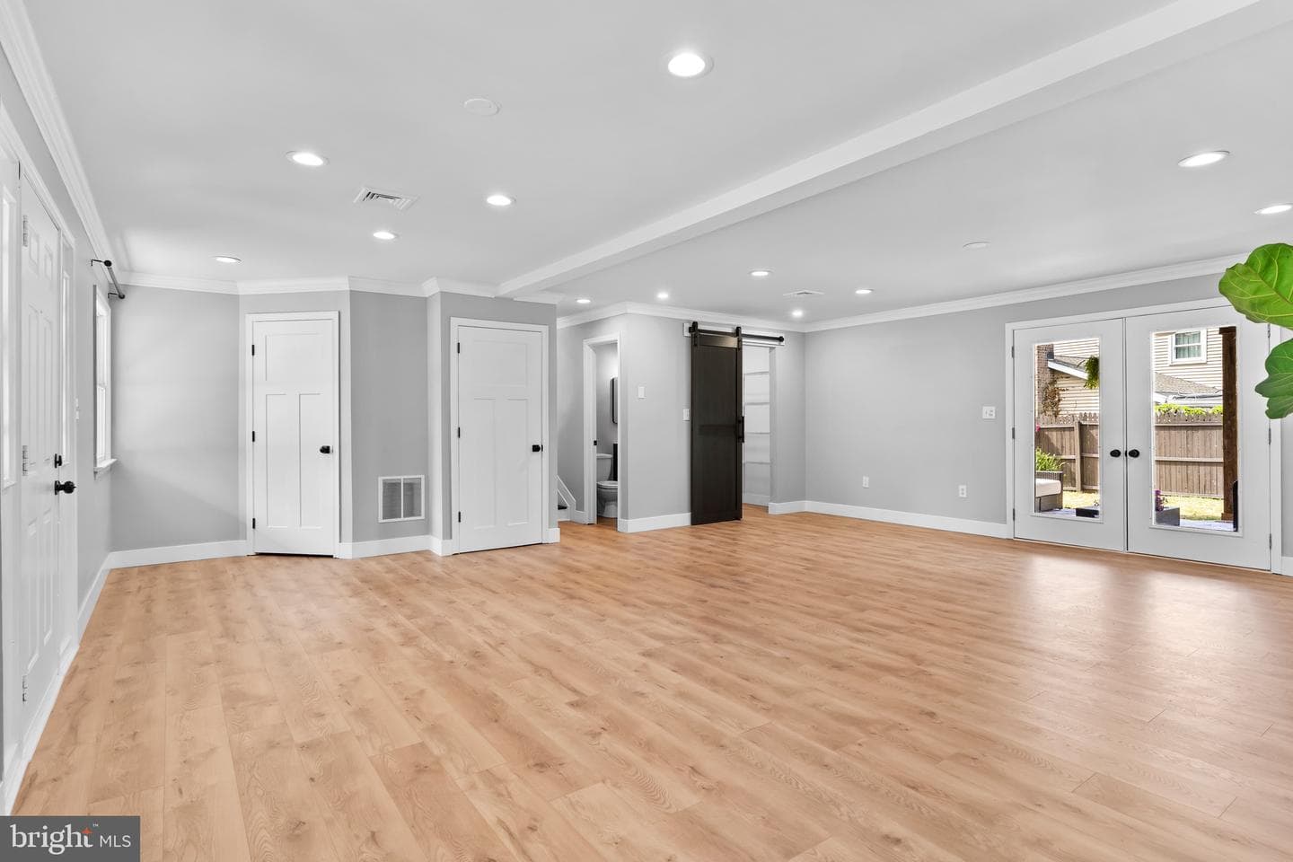 2111 Sycamore Drive photo 20