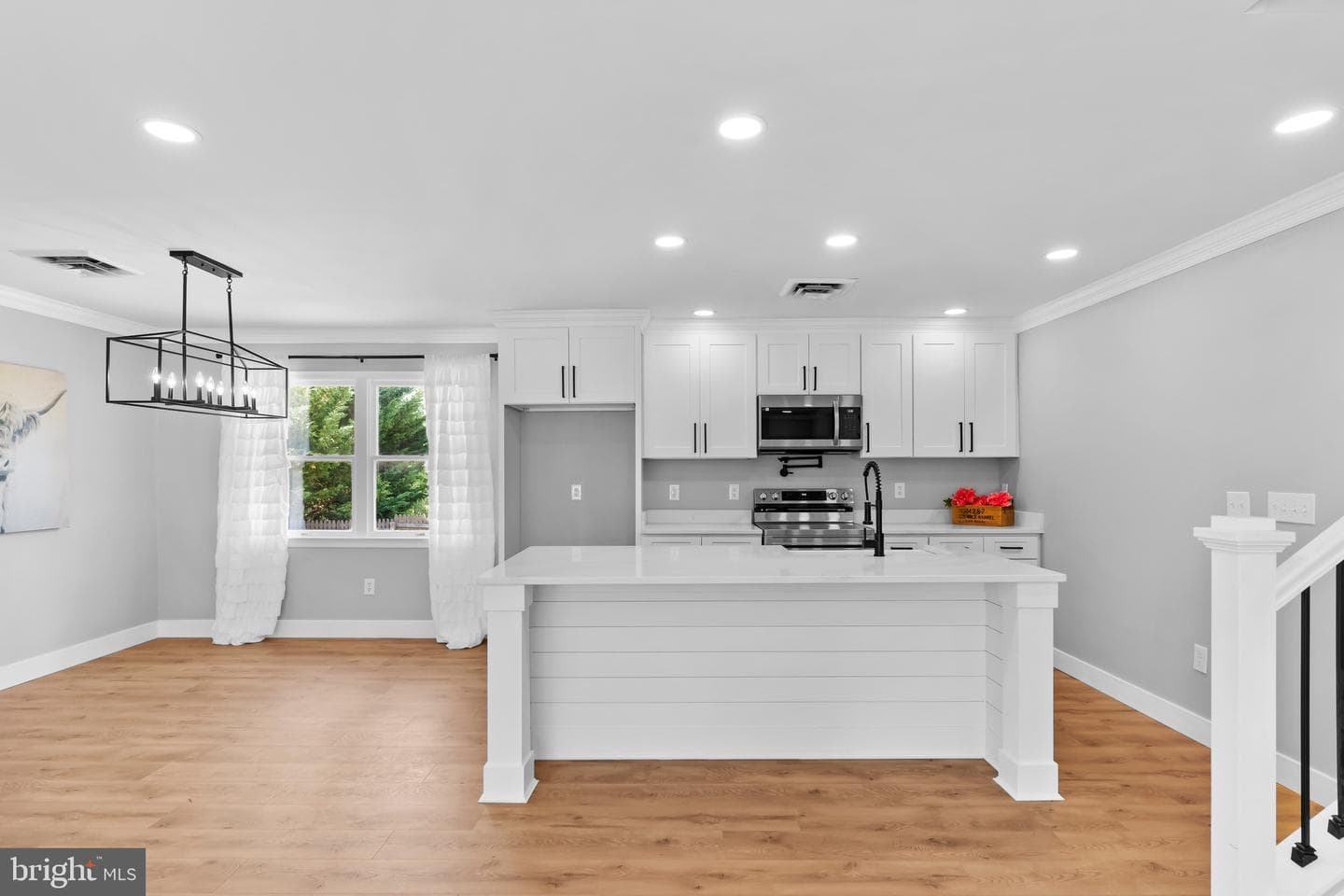 2111 Sycamore Drive photo 9