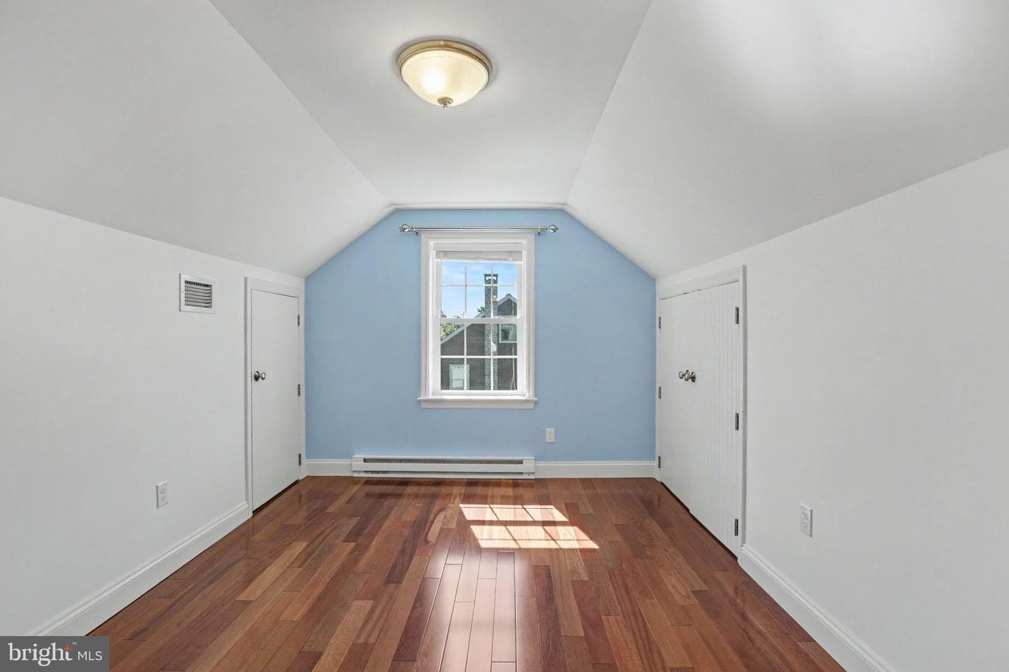 214 N Railroad Street photo 19