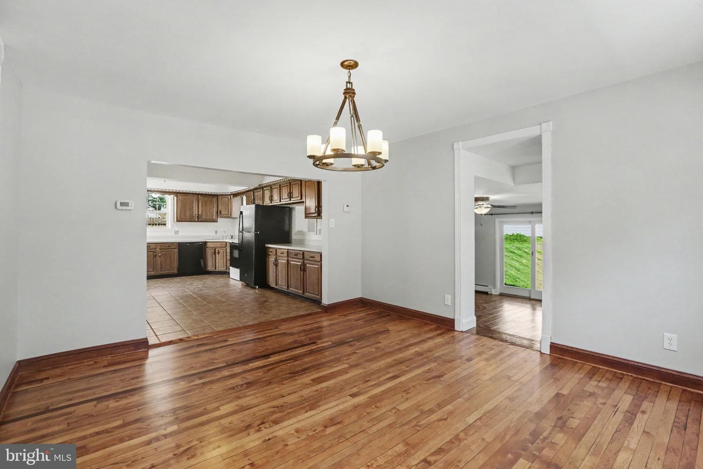214 N Railroad Street photo 4