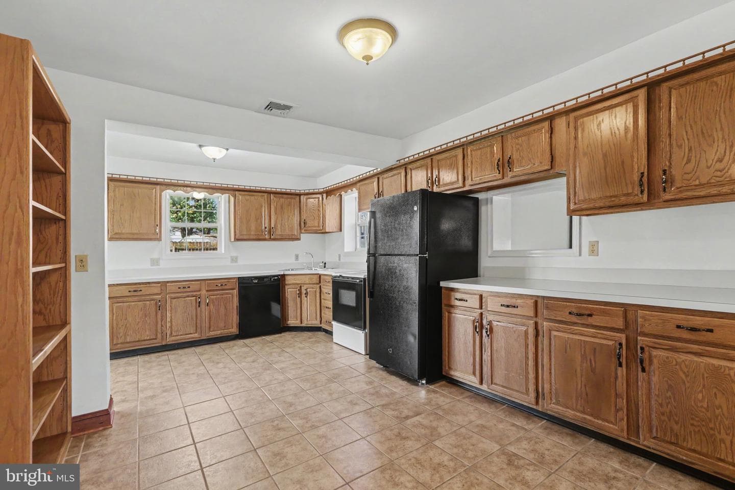 214 N Railroad Street photo 9