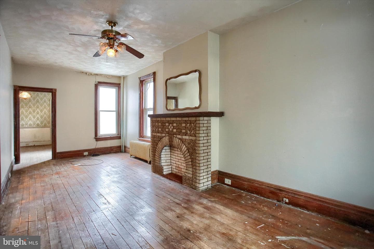 354 Locust Street photo 4