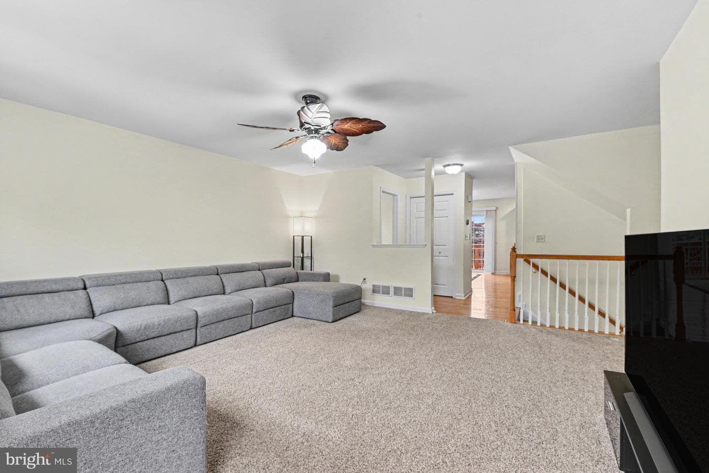 158 Mapleton Boulevard photo 5
