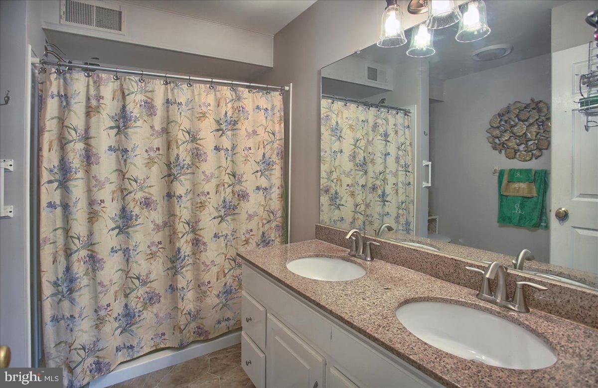 563 Roslaire Dr photo 14