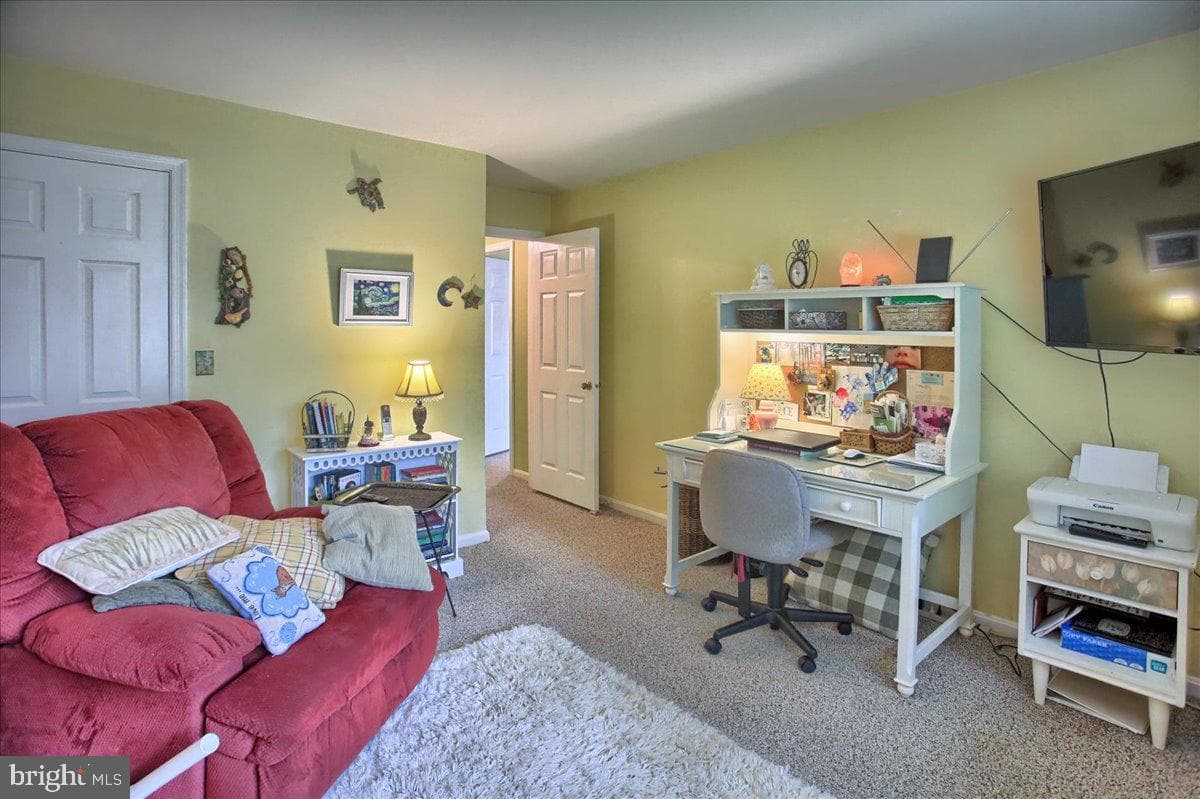 563 Roslaire Dr photo 16