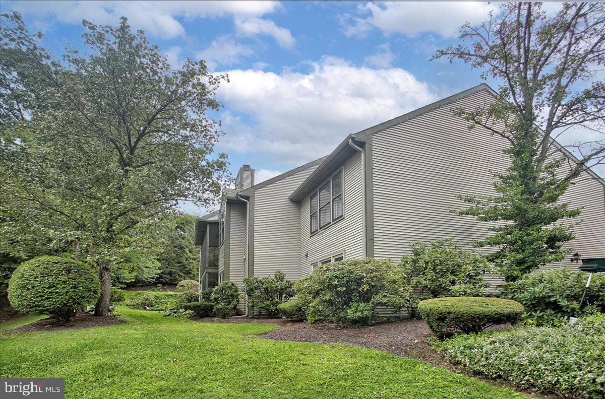 563 Roslaire Dr photo 24