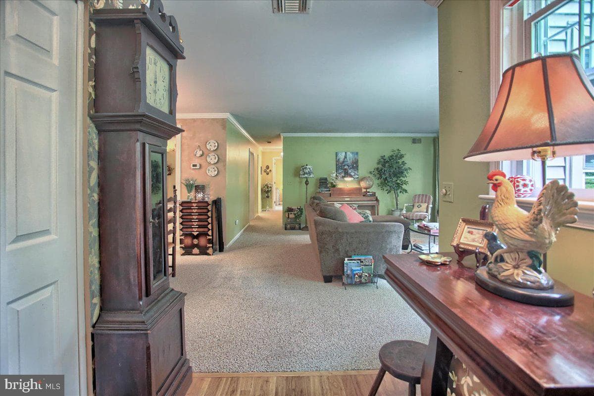 563 Roslaire Dr photo 4