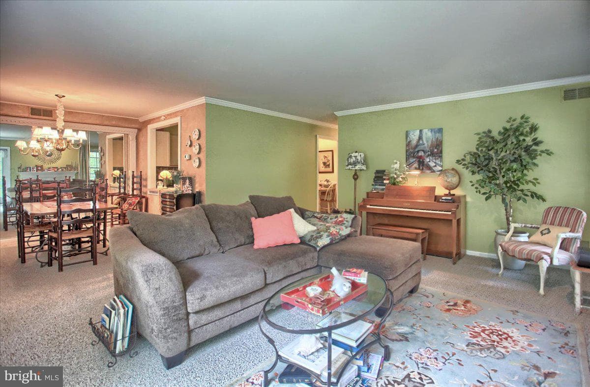 563 Roslaire Dr photo 6