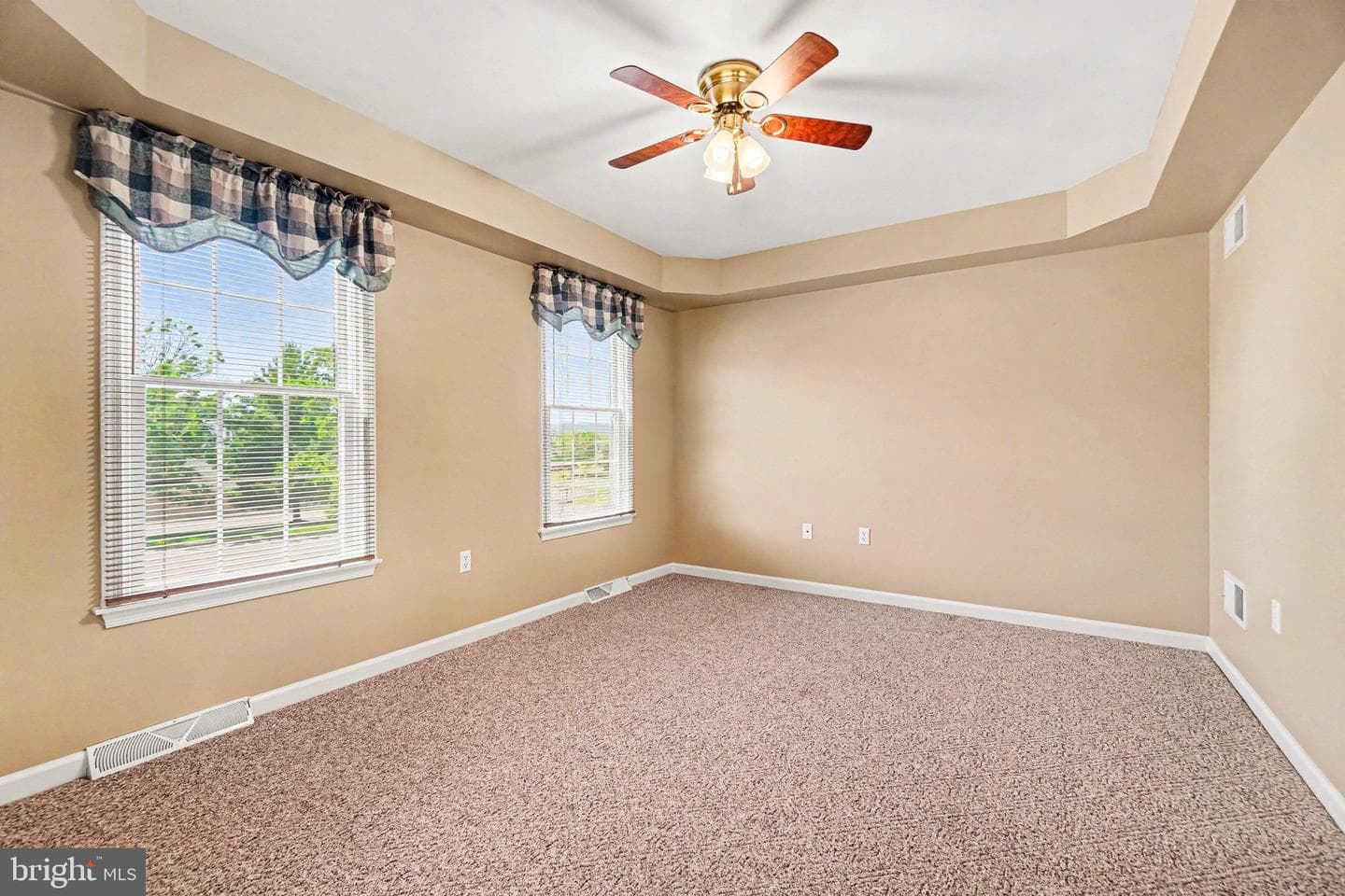1140 Woodridge Drive photo 4