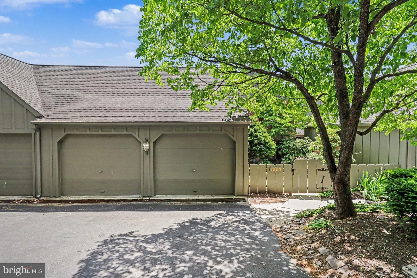 1207 Galway Court photo 2