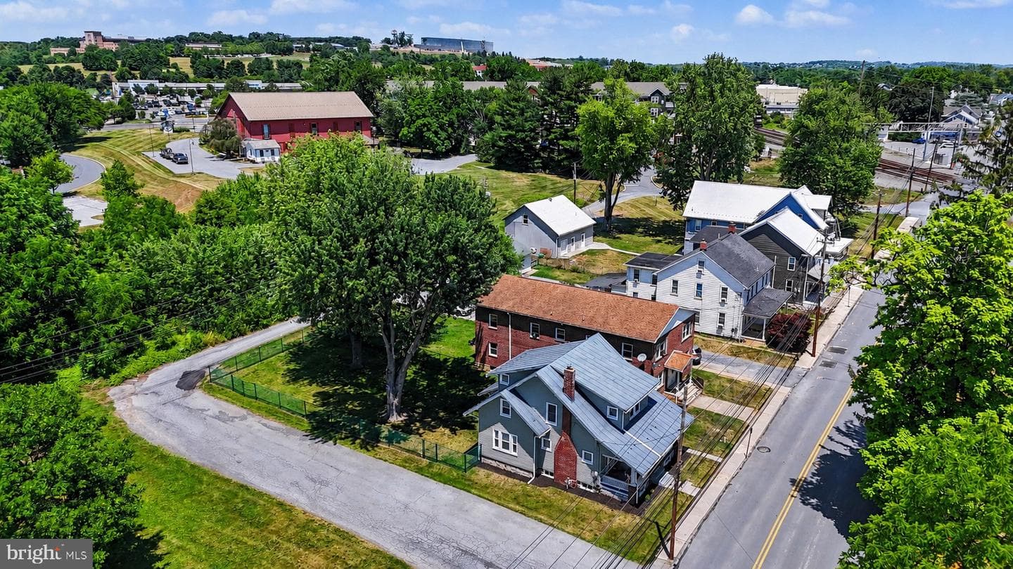 163 E Derry Road photo 37