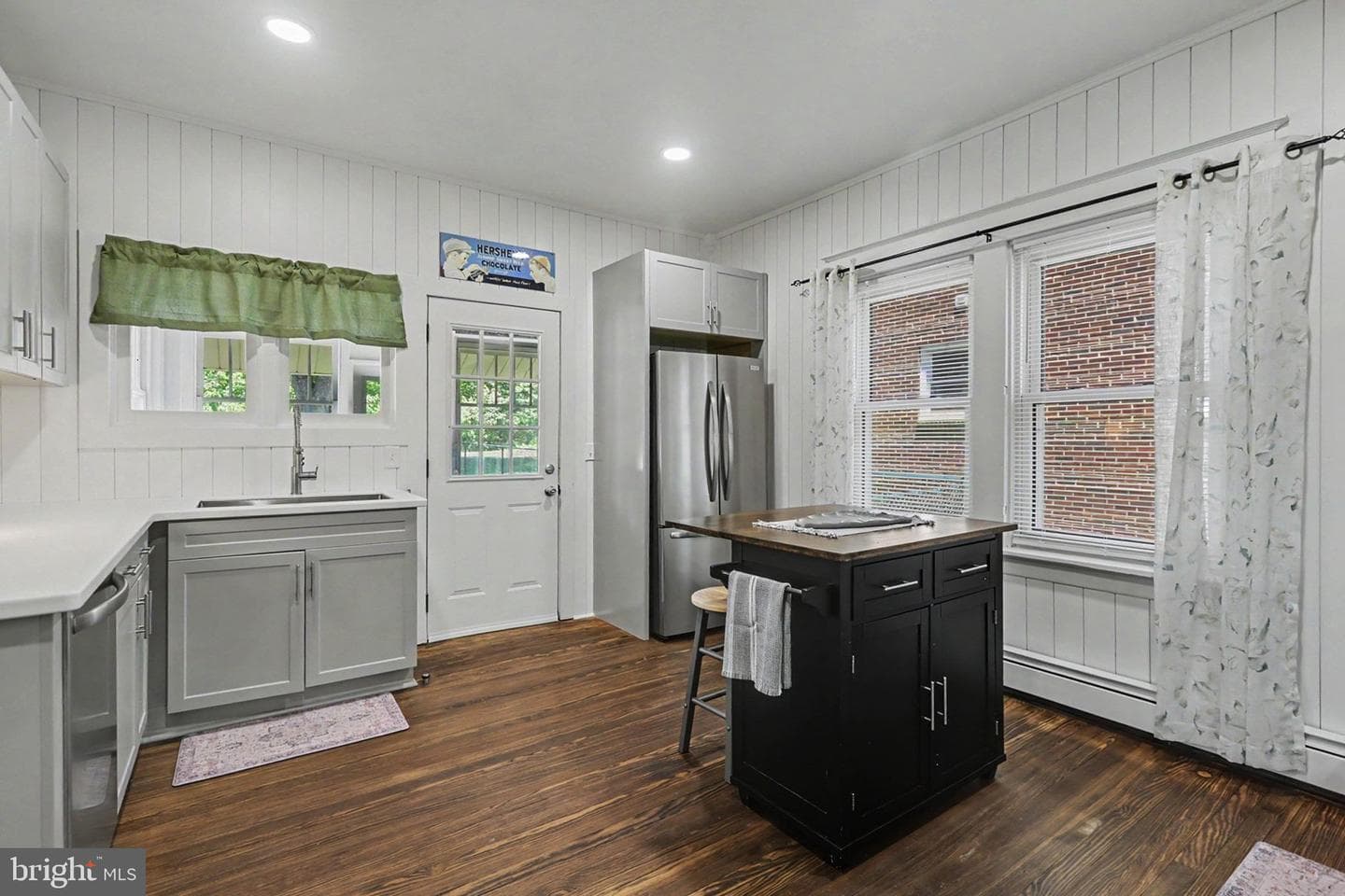 163 E Derry Road photo 6