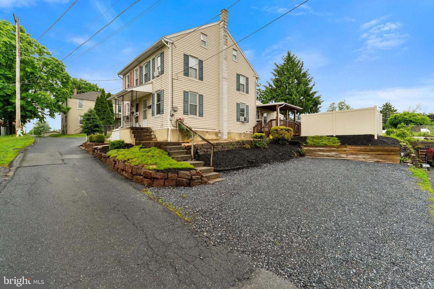 412 Apple Avenue photo 2