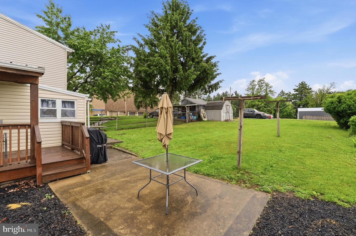 412 Apple Avenue photo 5
