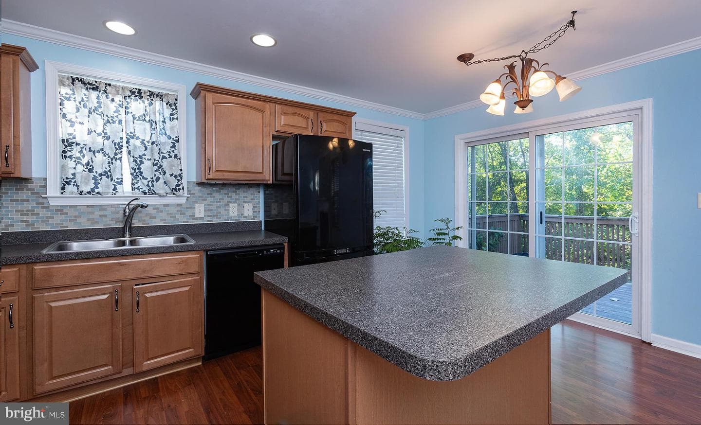 135 Mapleton Boulevard photo 11