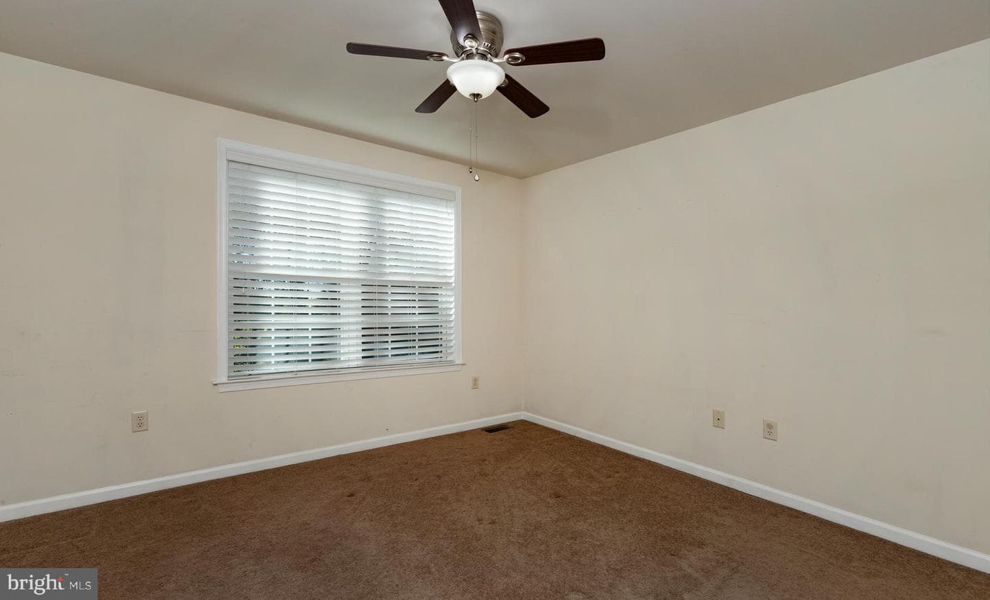 135 Mapleton Boulevard photo 17