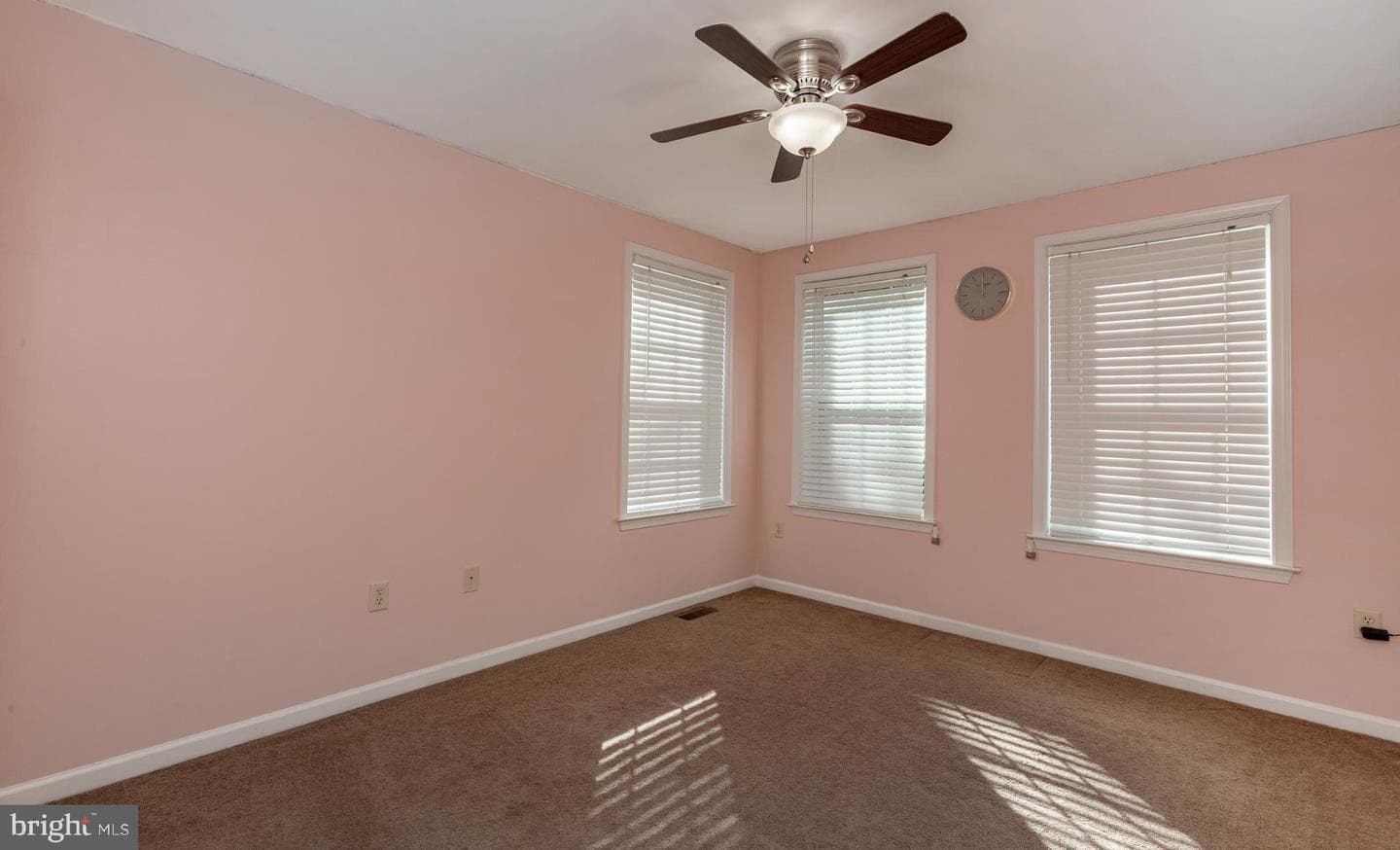 135 Mapleton Boulevard photo 30