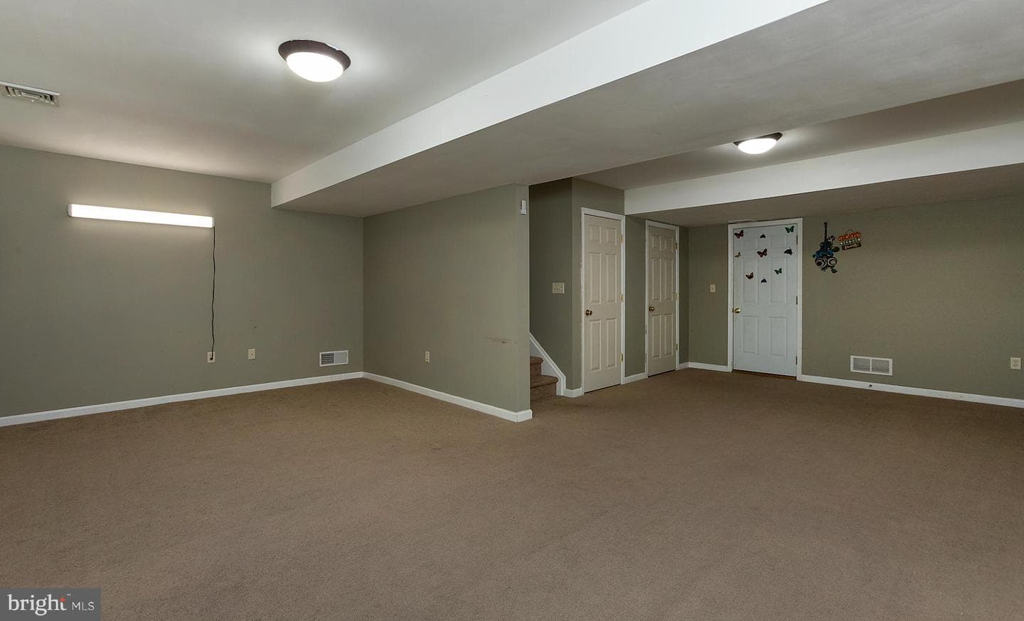 135 Mapleton Boulevard photo 41