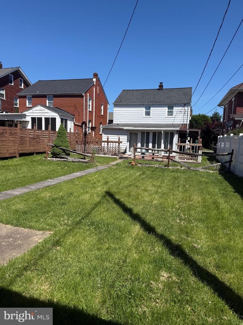 314 W Caracas Avenue photo 4