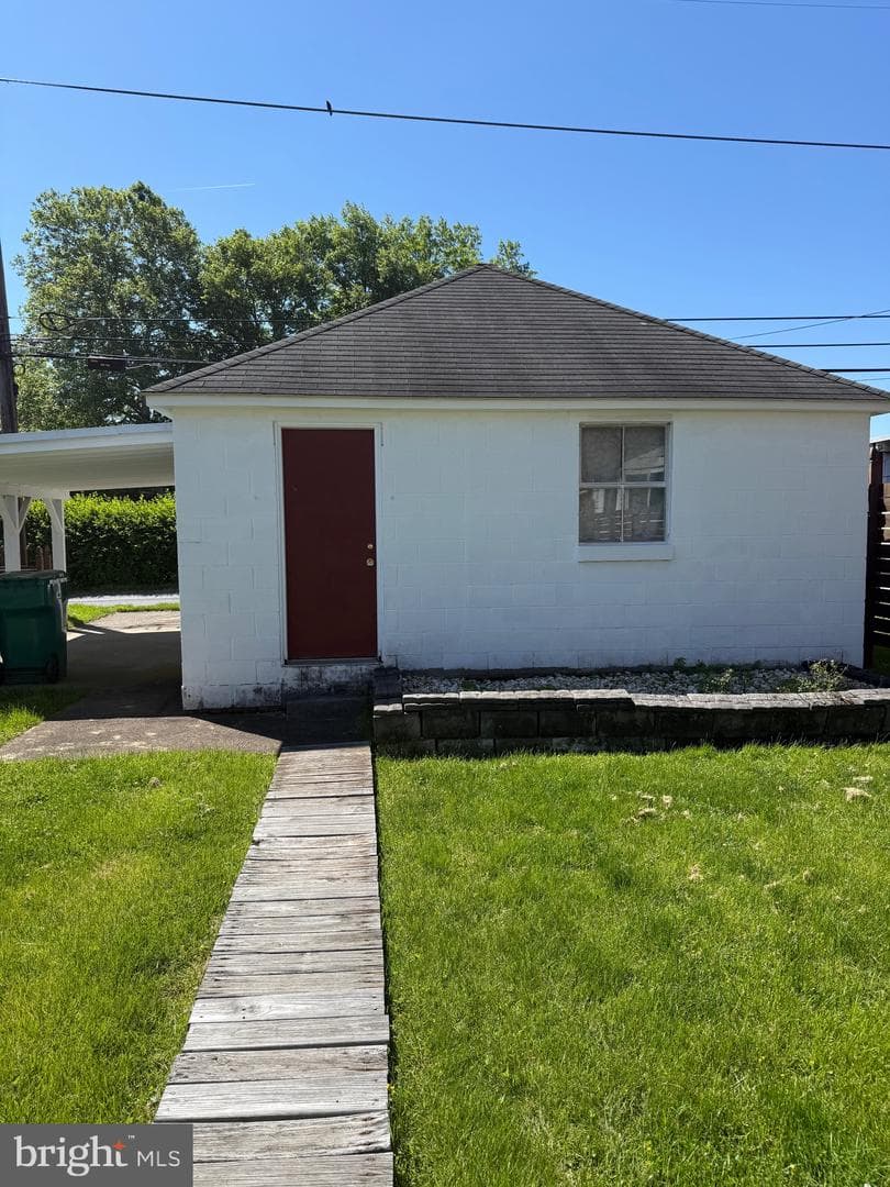 314 W Caracas Avenue photo 7