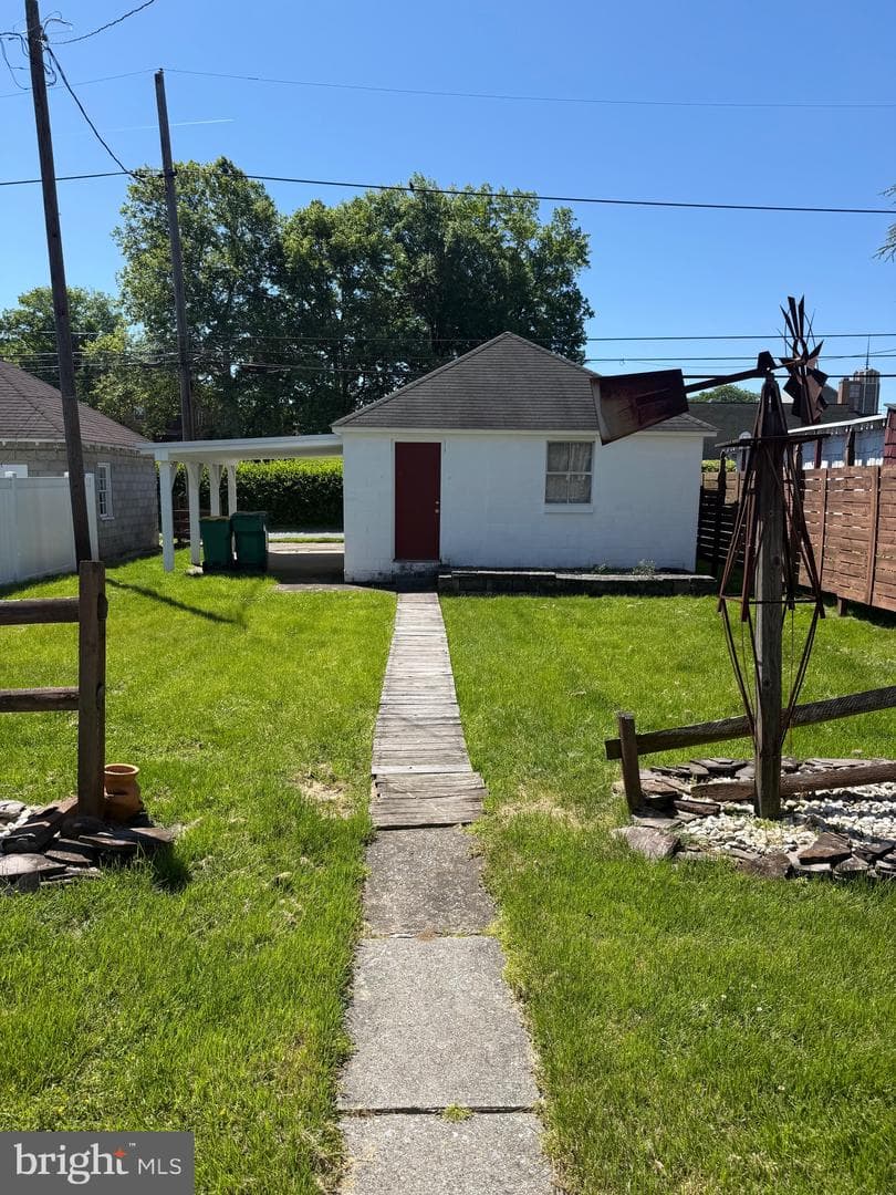 314 W Caracas Avenue photo 8